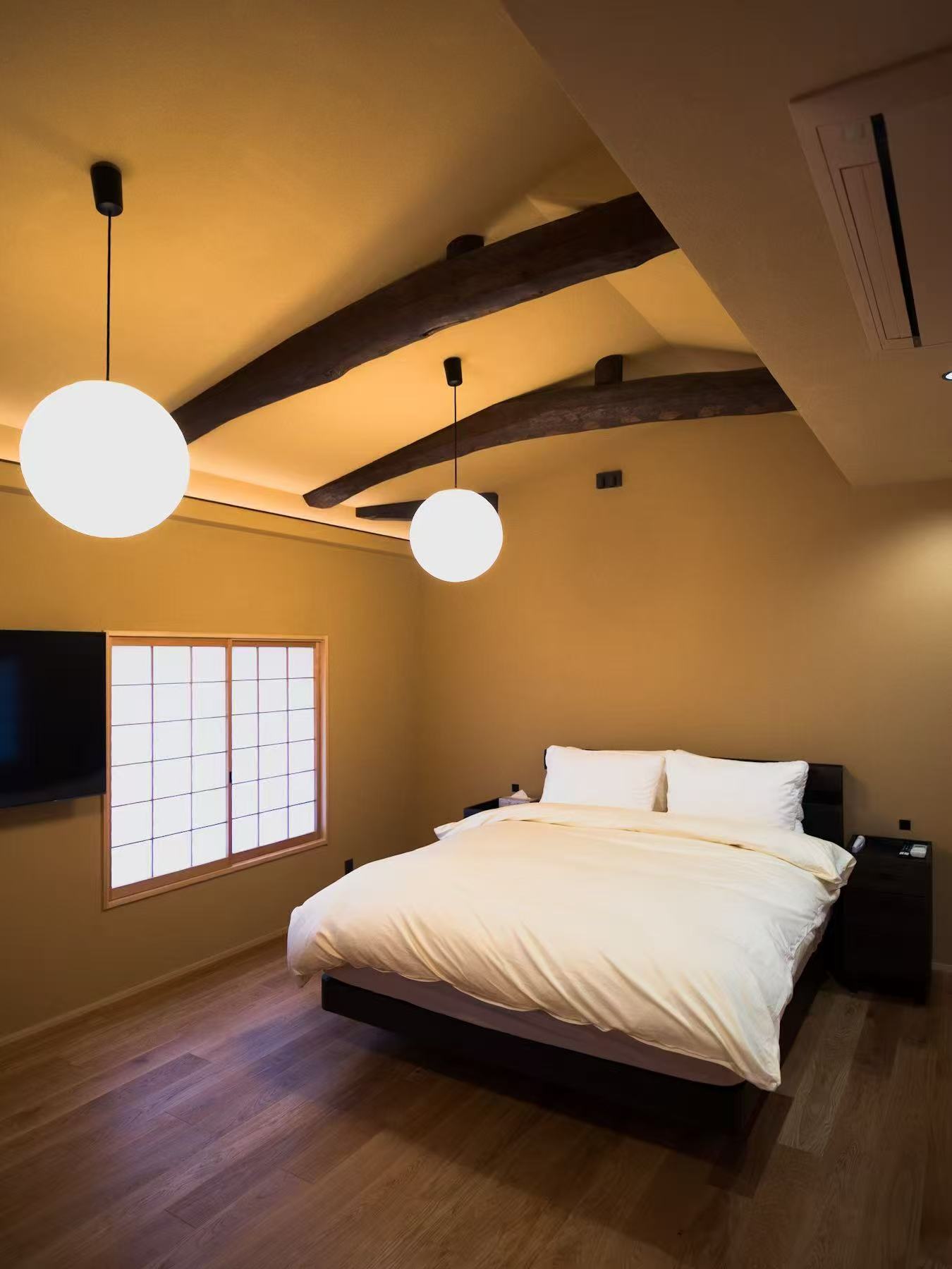 A quiet bedroom at Karasuma Ohori Machiya