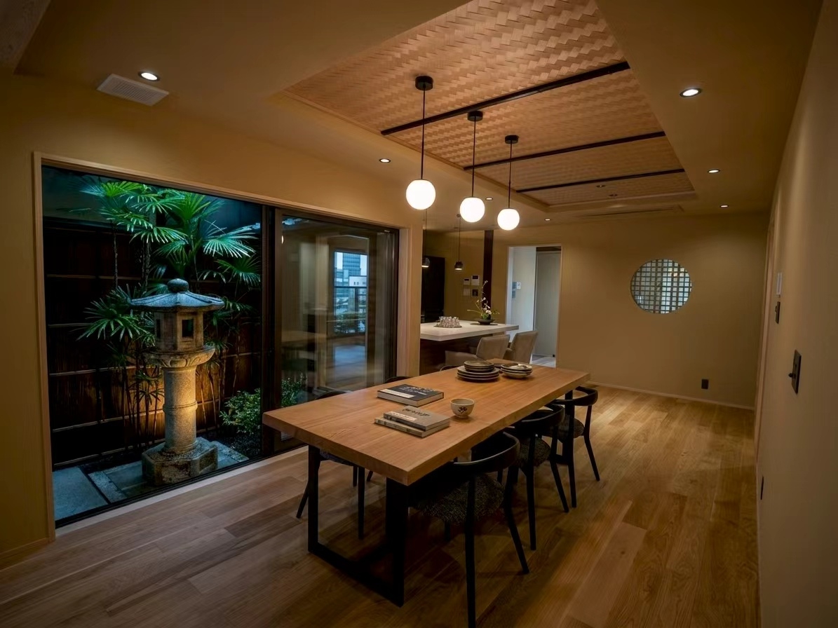 Karasuma Ohori Machiya dining room and garden view